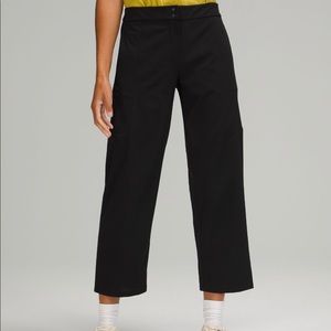 lululemon athletica Ventlight Cargo Mid Rise Crop 26”